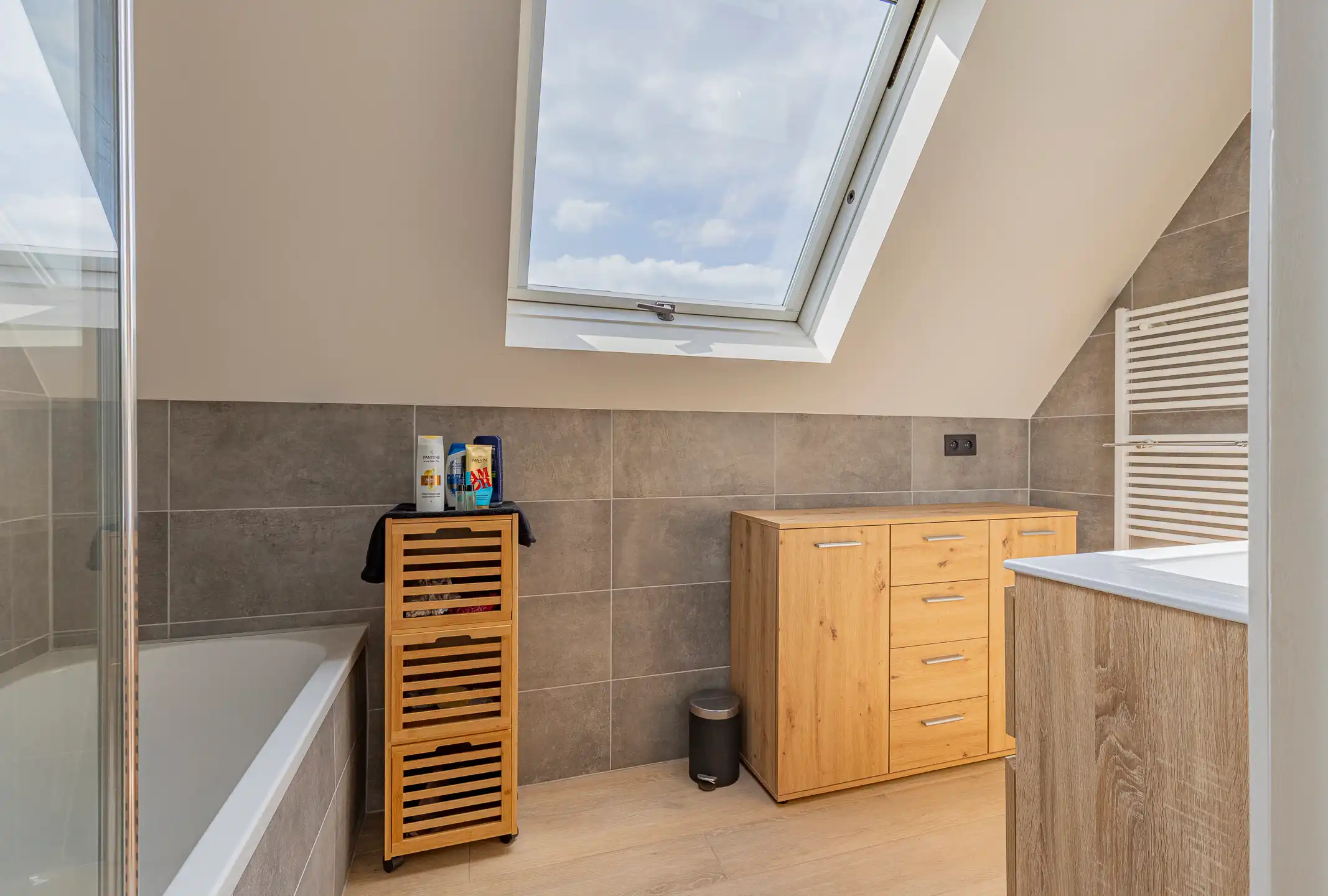 RONSE - Instapklare woning met  3 slpks en mooie tuin foto 18