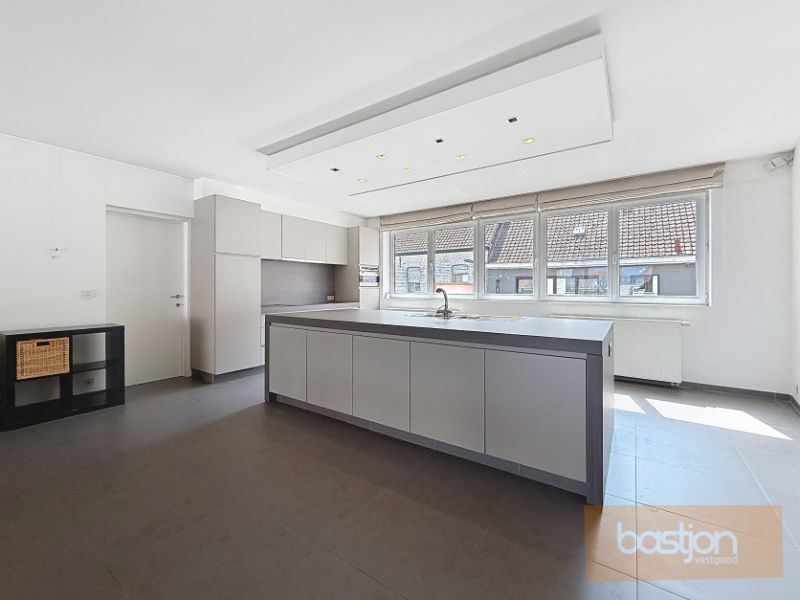 TE KOOP: Duplexappartement in hartje Kuurne foto 3
