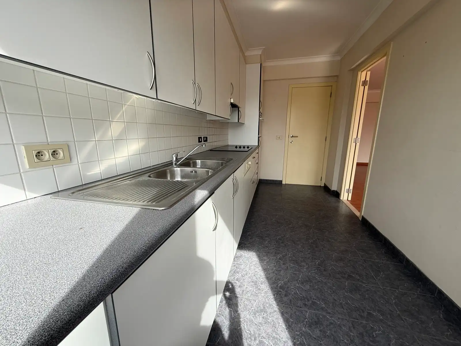 3 slaapkamer appartement met een garage aan station van Beernem foto 14