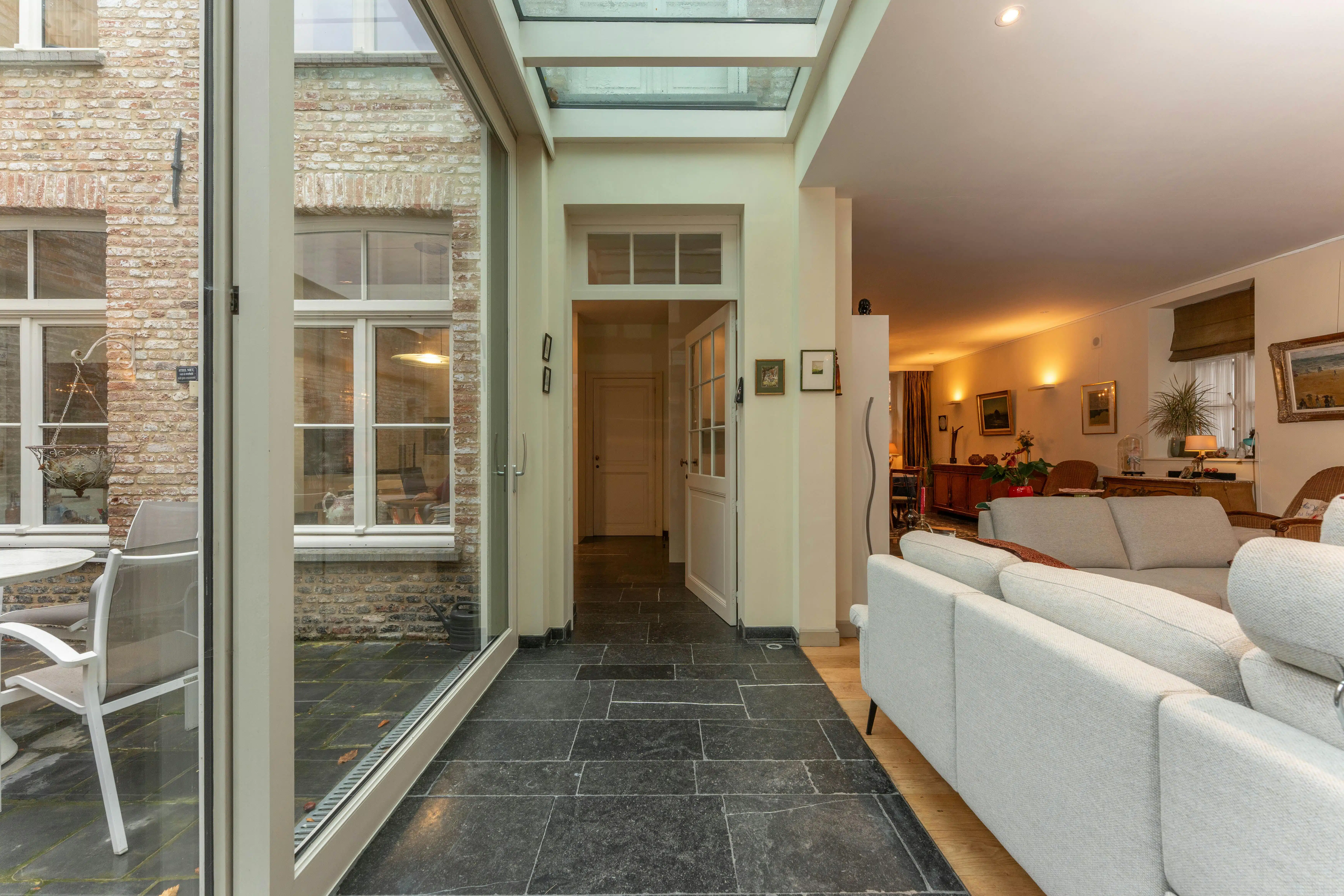 Charmant, instapklare herenhuis (°2007) op toplocatie in Brugge foto 3