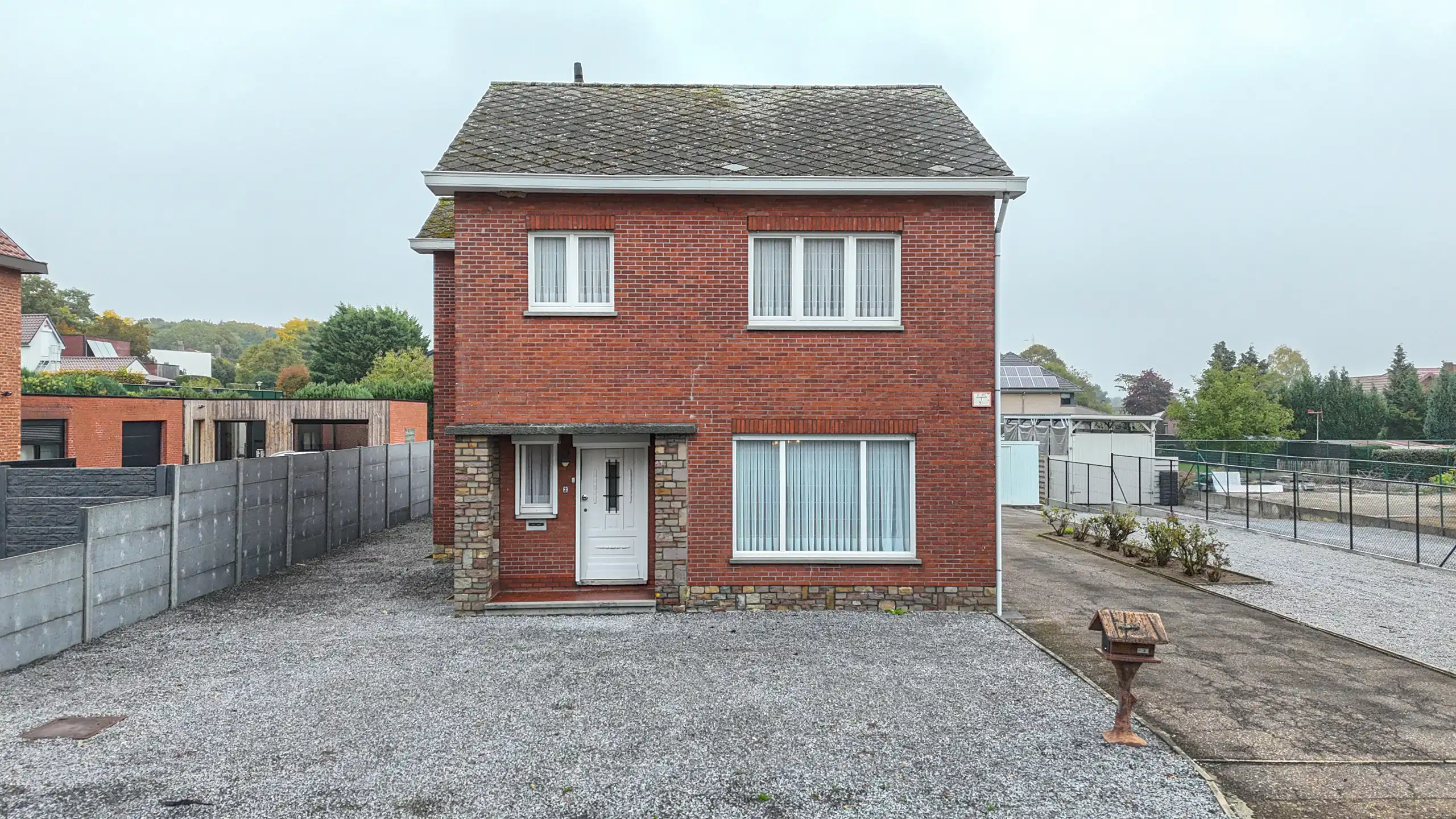 Ruime woning met 3 slaapkamers en zeer breed perceel! foto 41