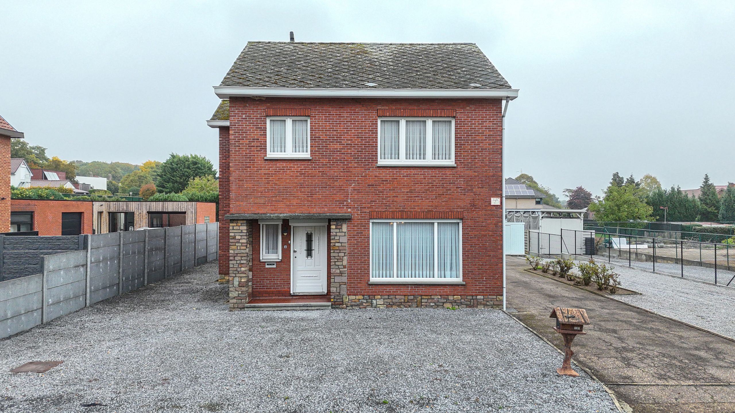 Ruime woning met 3 slaapkamers en zeer breed perceel! foto 41