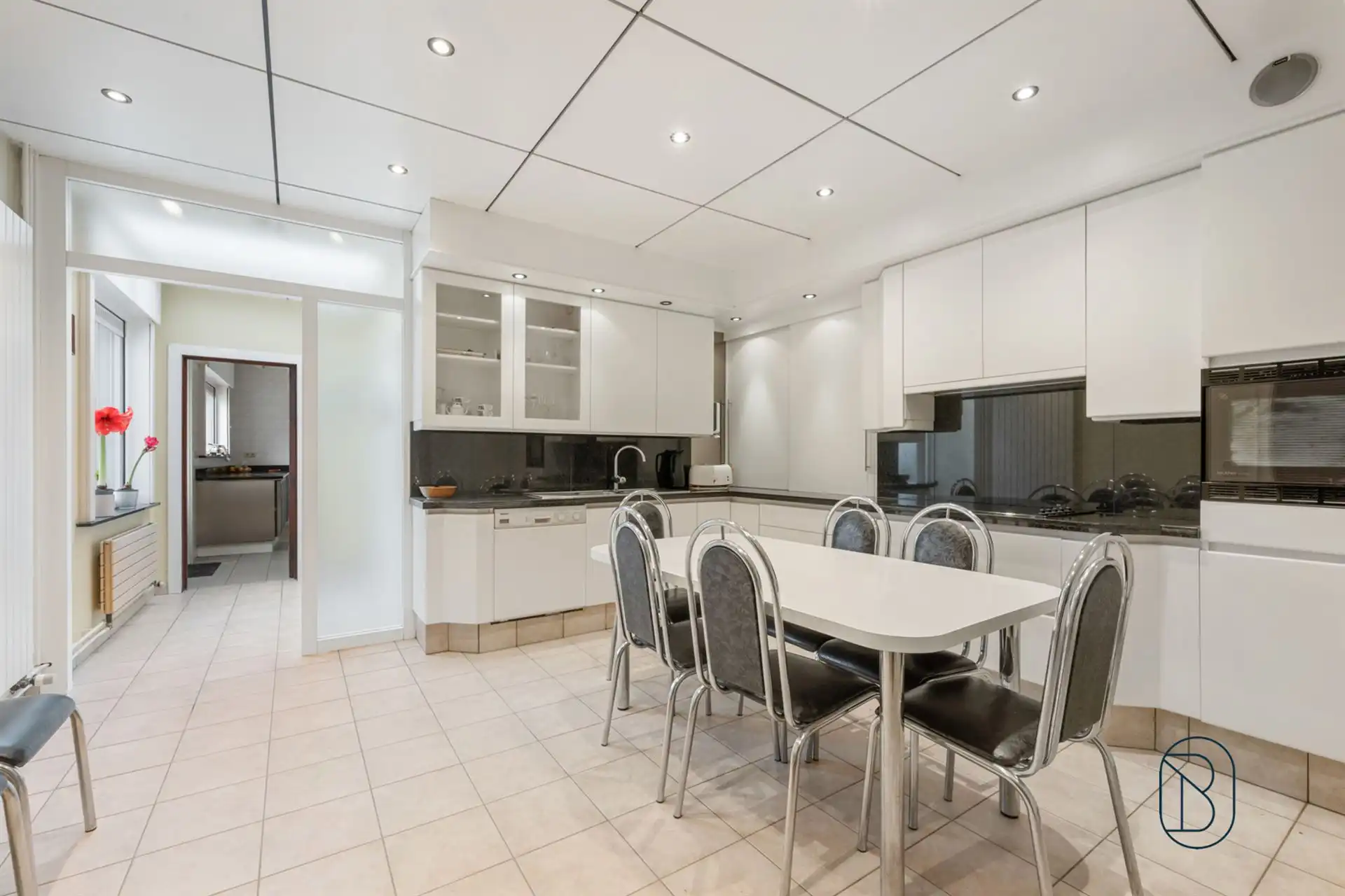 Veelzijdig handelspand met ruime woning in Deerlijk foto 7