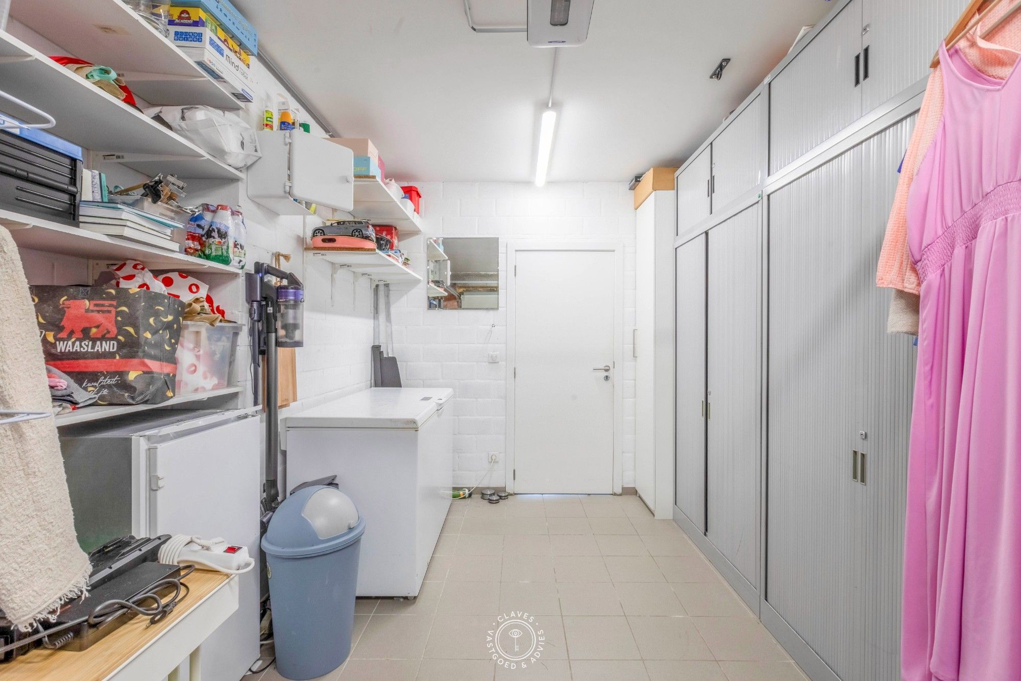 Instapklaar genieten in een moderne woning met tuin en zwembad foto 15