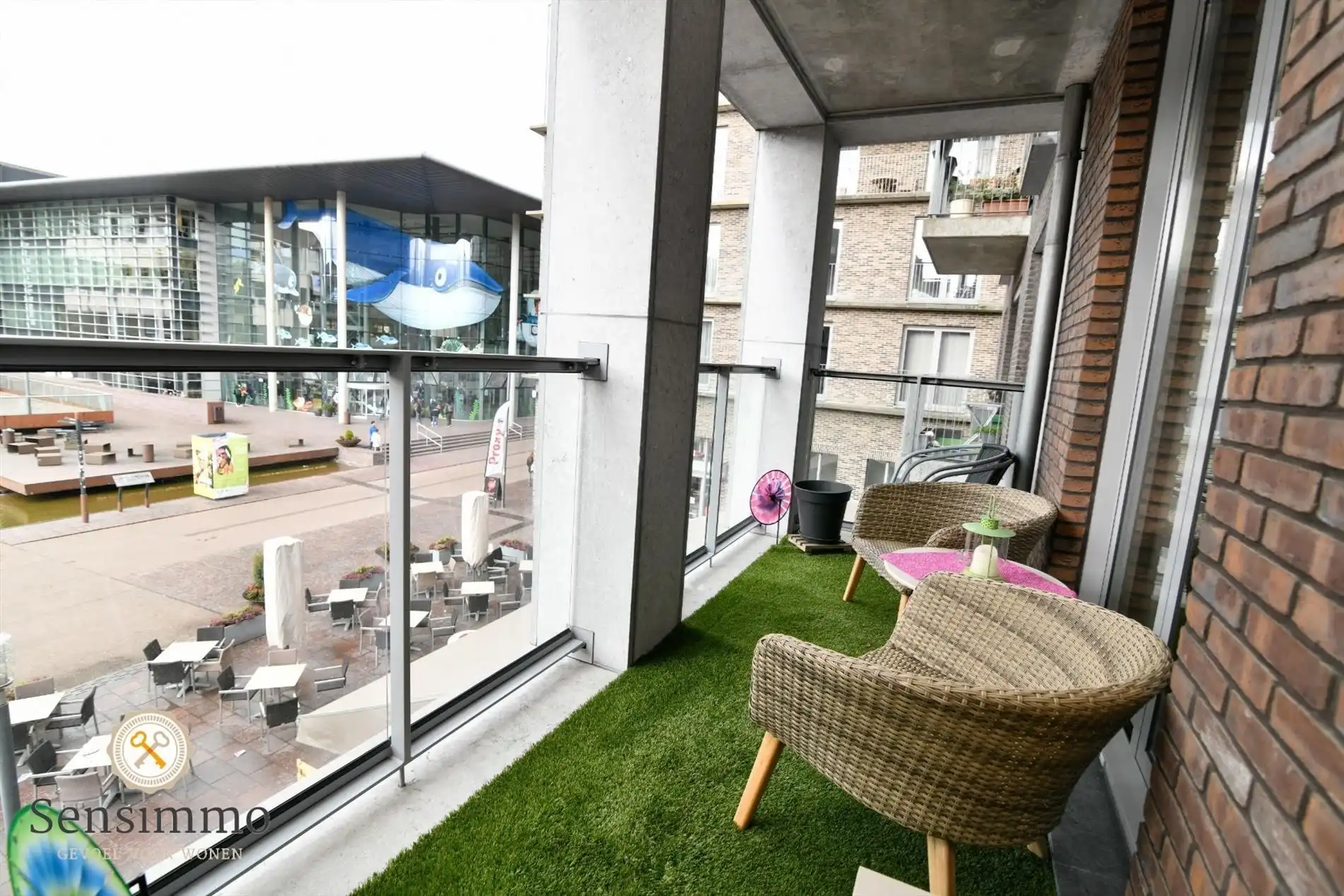 Modern éénslaapkamerappartement met prive parking Stadsplein Genk foto 2