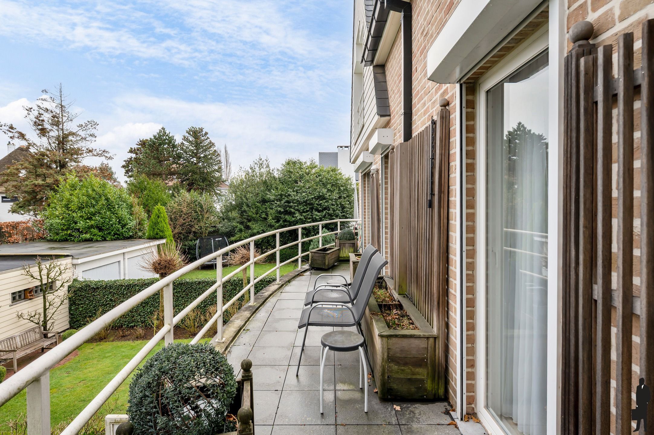 Ruim villa-appartement met 4 slaapkamers & garage foto 17