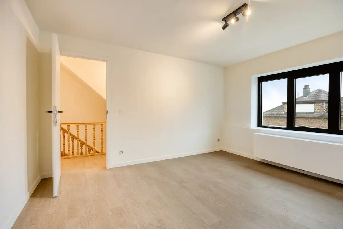 Volledig gerenoveerde halfopen bebouwing met 3 slaapkamers, tuin, terras en garage in Kumtich! – EPC 95 kWh/m² - bewoonbare opp. 153 m² foto 13