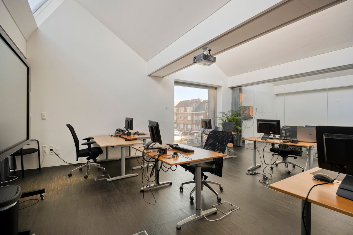 Moderne kantoorruimte op toplocatie nabij E40 en stadscentrum foto 10