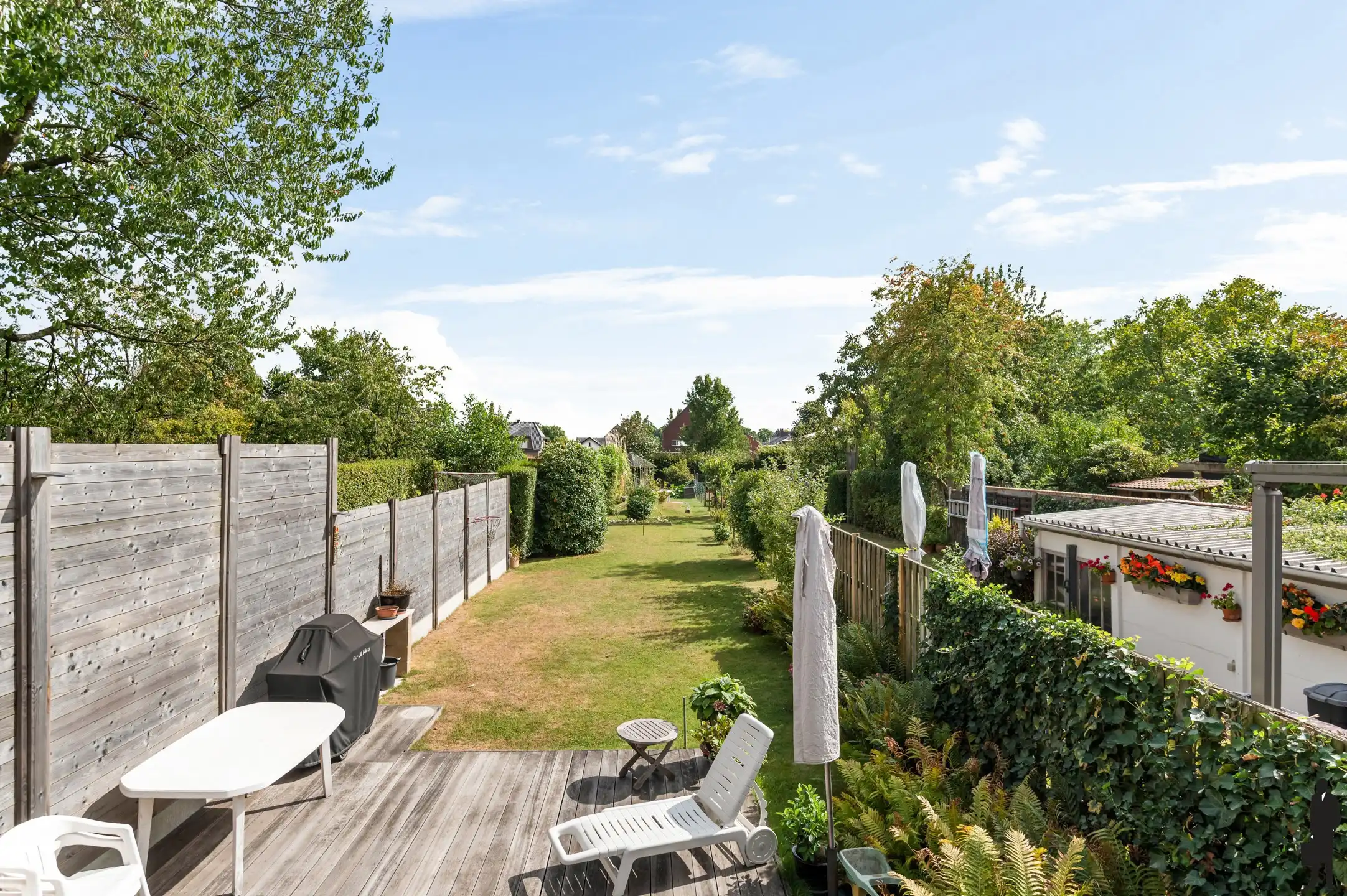 Karaktervolle split-level woning met 4 slpks en zonnige tuin foto 2