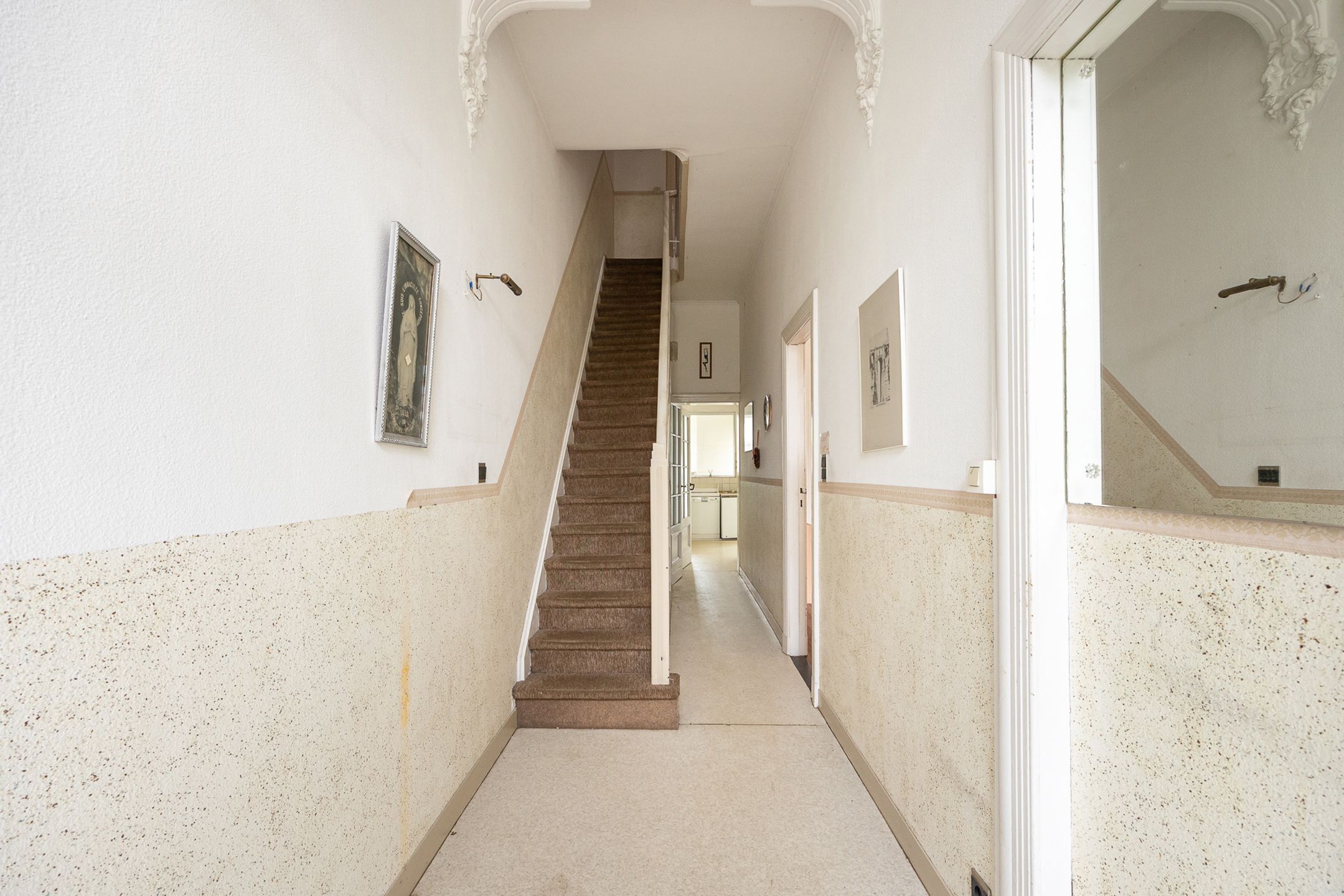 Ruime herenwoning met 4 slaapkamers en stadskoer  foto 3