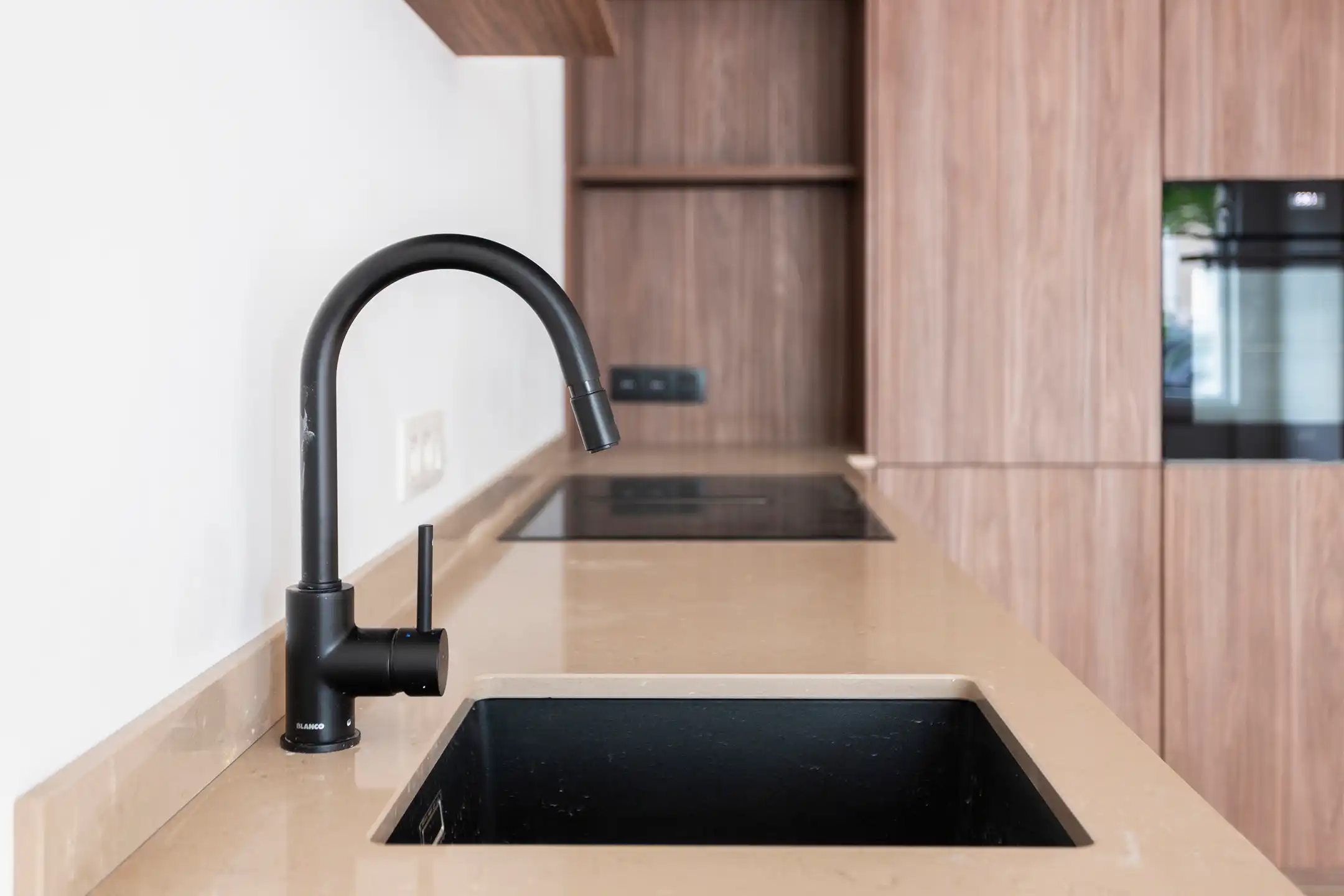 Prachtig gerenoveerd 2 slpk app met aangename tuin foto 7