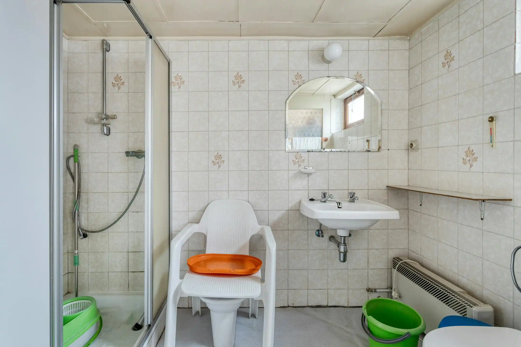 Ruime woning met tuin en garage op 380m² te Leisele. foto 17