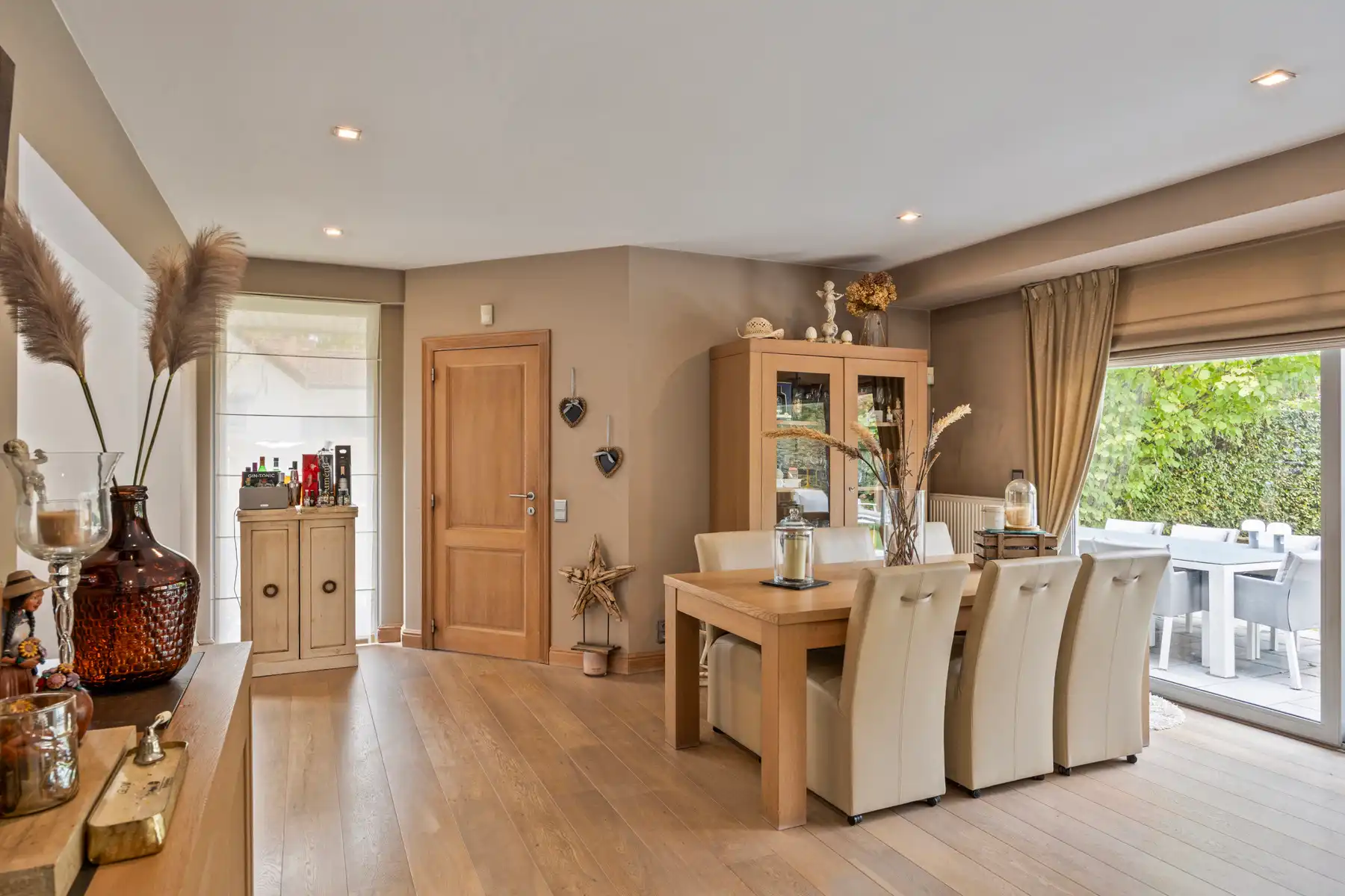 Stijlvolle villa met zwembad, poolhouse en private tuin foto 9