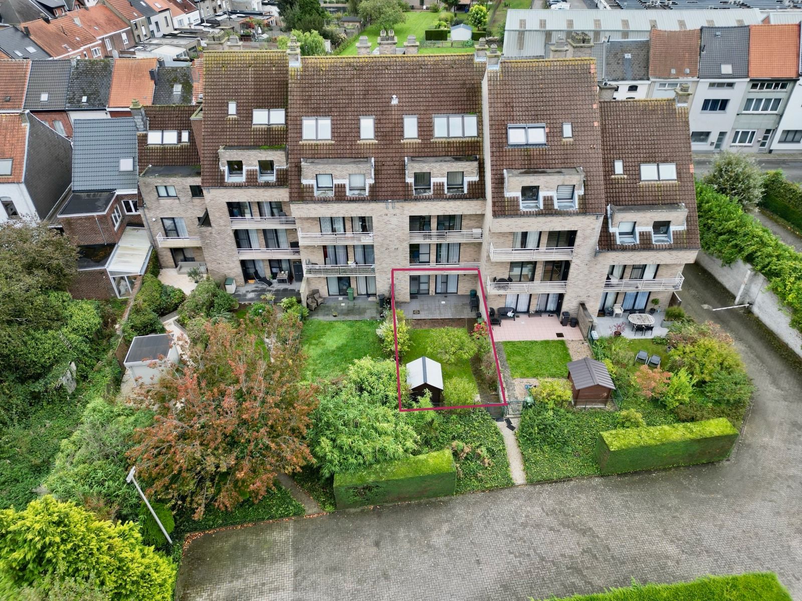 Instapklaar gelijkvloers appartement met terras, tuin én garage! foto 16