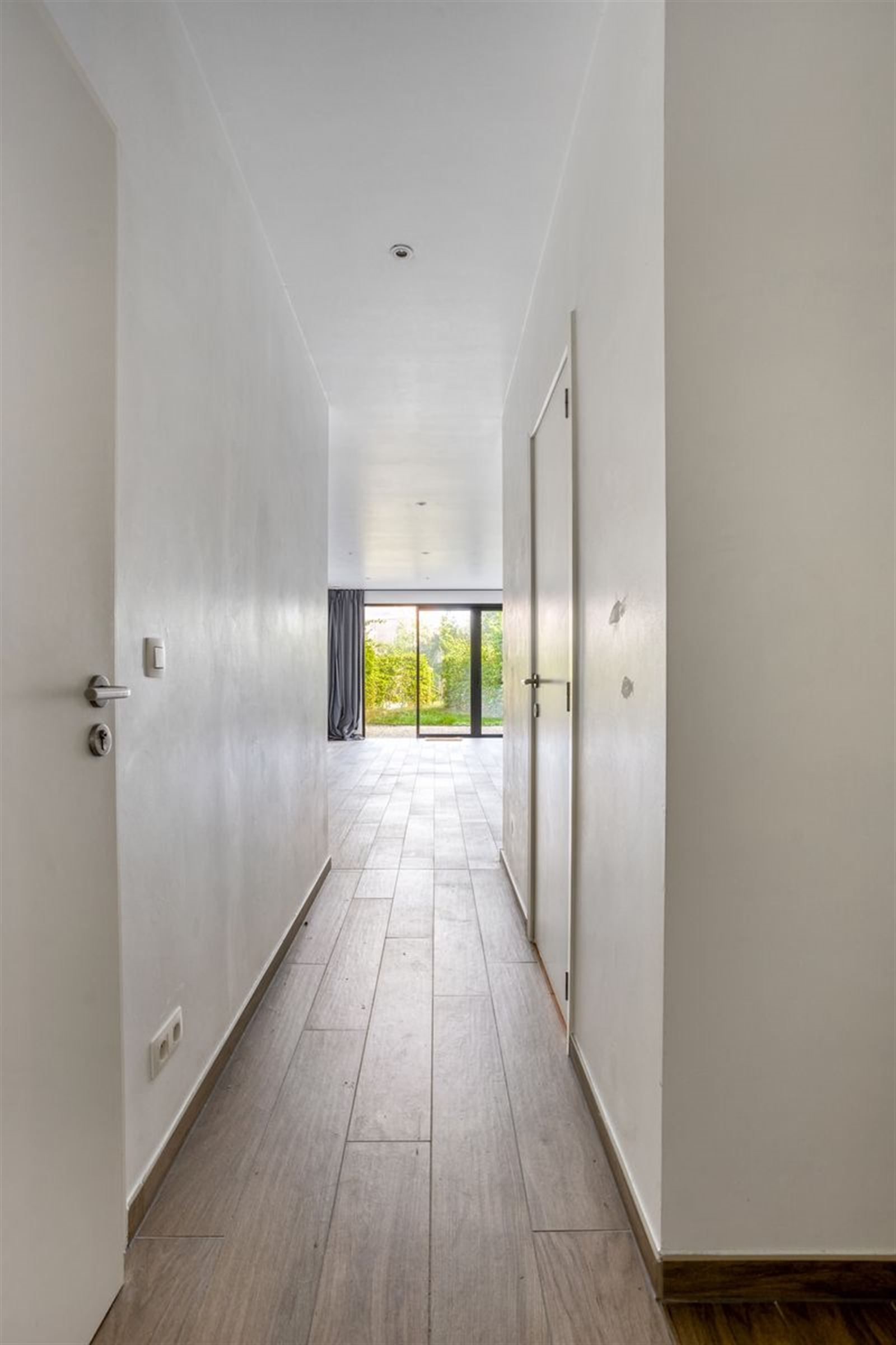 Gelijkvloers 1 slaapkamer appartement met tuin  foto 2