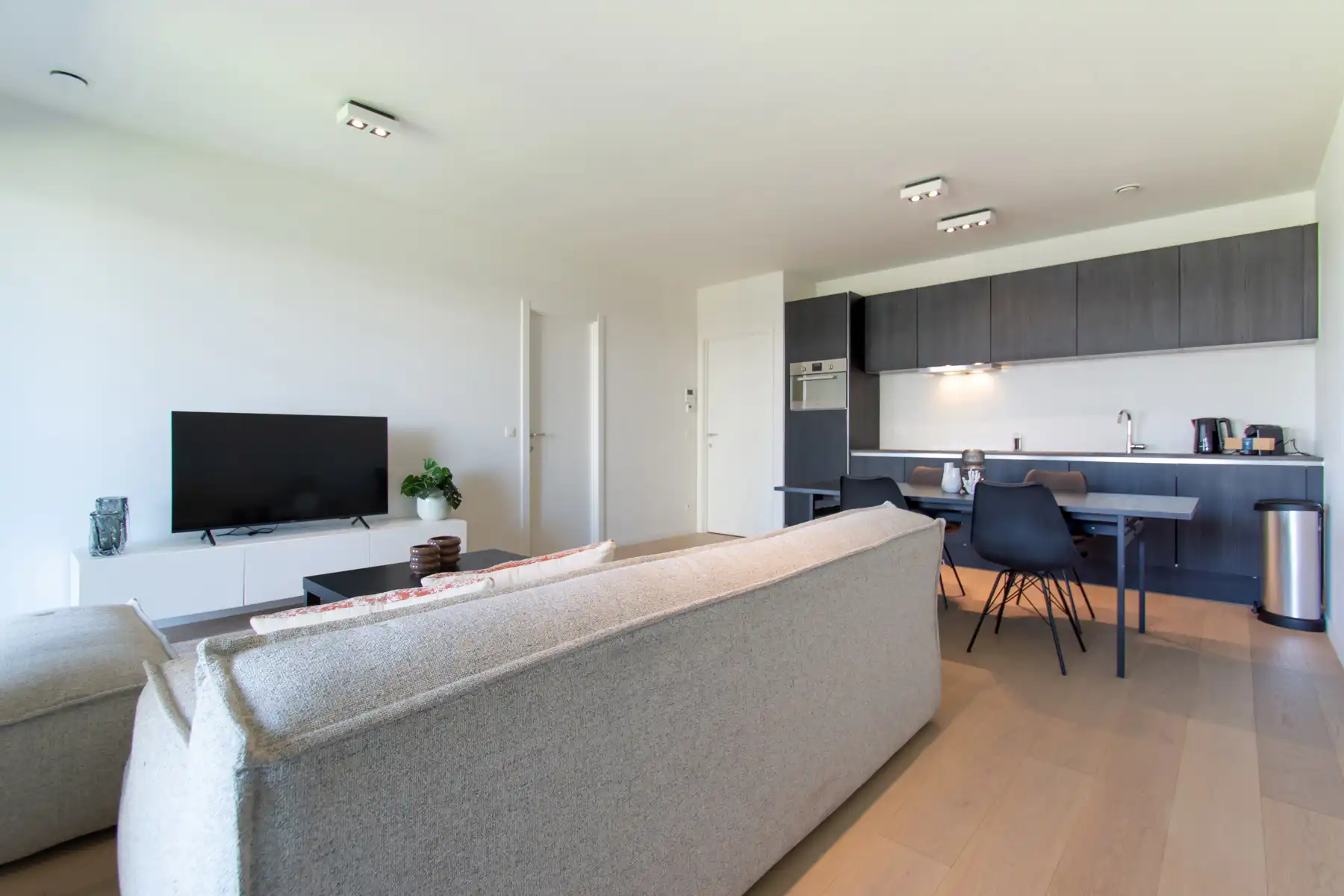 Prachtige 1 slaapkamer appartement met parkzicht foto 5