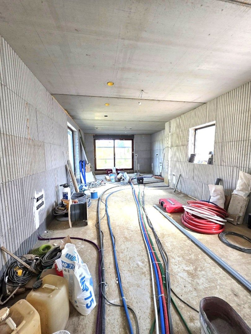 Ruime nieuwbouwvilla + hangar. foto 12