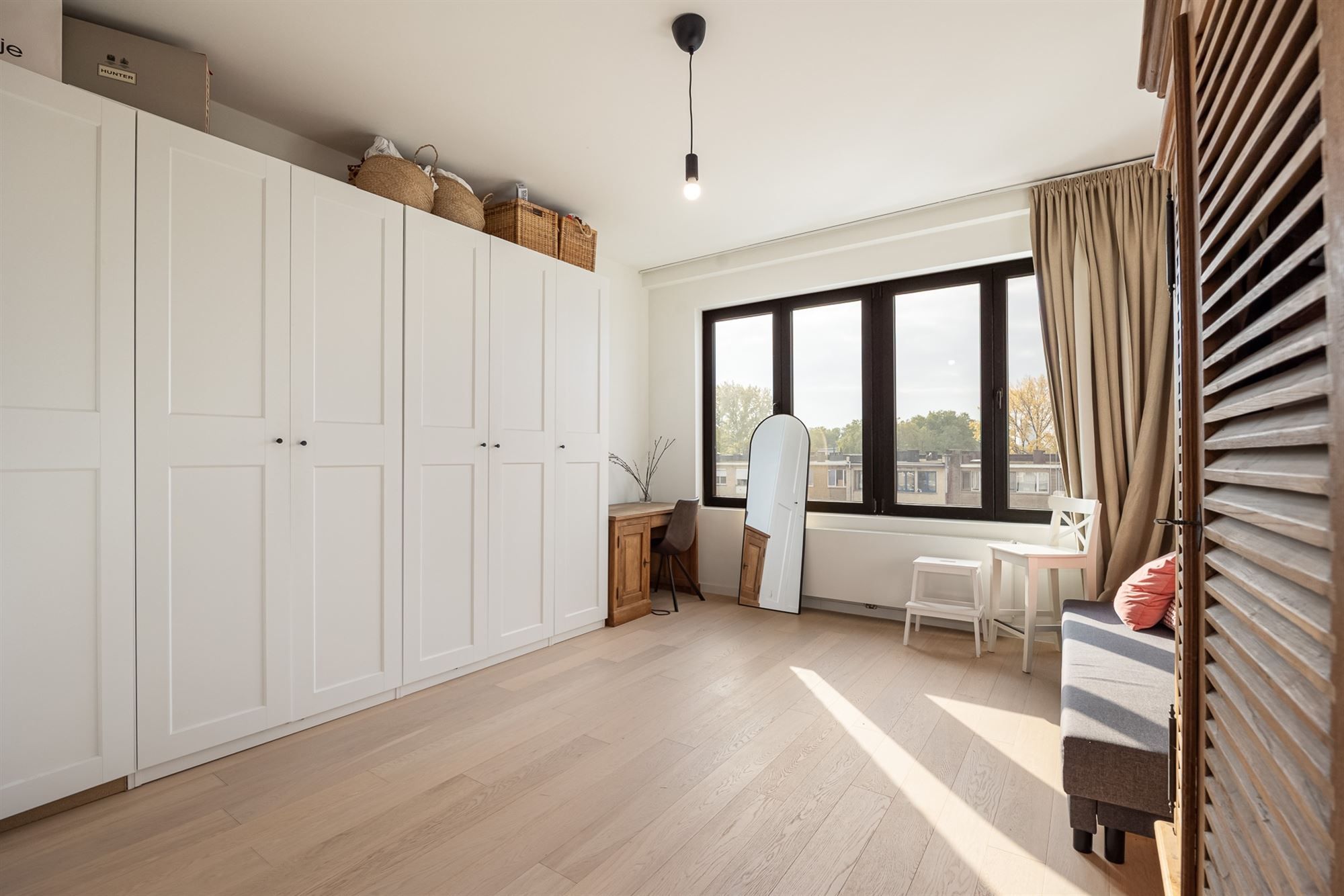 Instapklare gerenoveerd appartement met 2 slpk. en terras foto 9