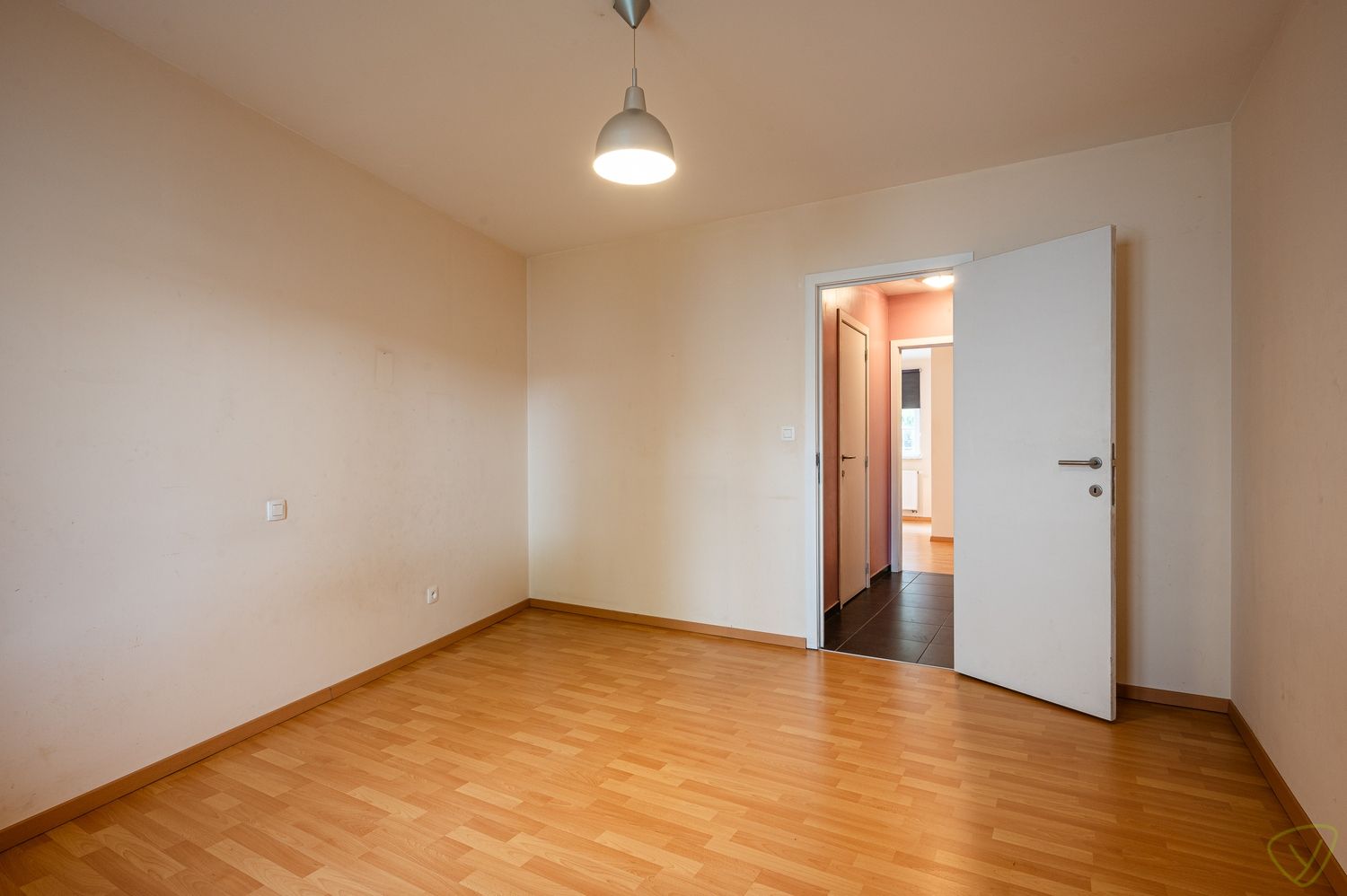 Sfeervol appartement te huur in het hart van Eeklo foto 13