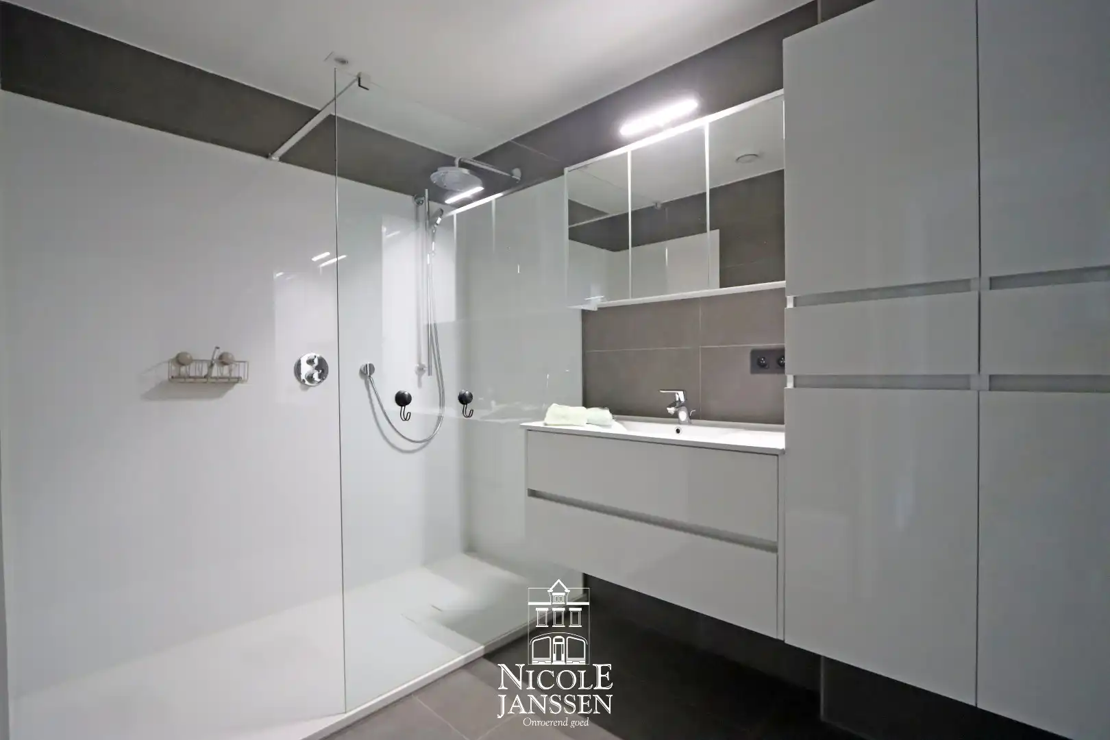 Verzorgd, instapklaar appartement foto 15