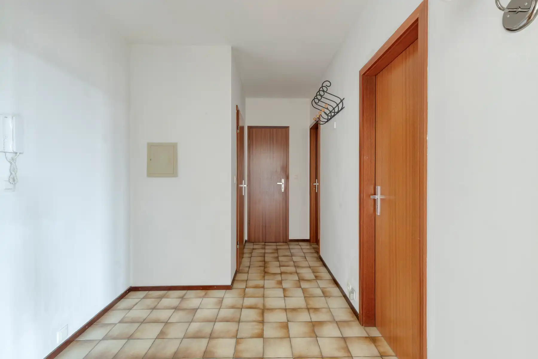 Ruim appartement met 2 slaapkamers, terras en kelder foto 7