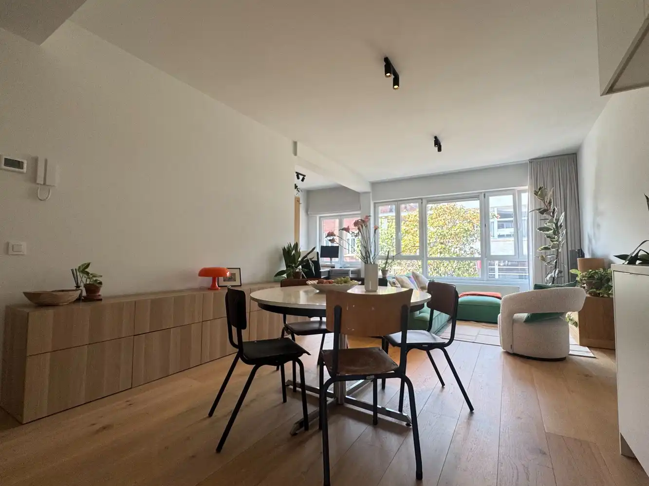 Gerenoveerd 2-slaapkamerappartement met terras en ochtendzon in Borgerhout foto 2