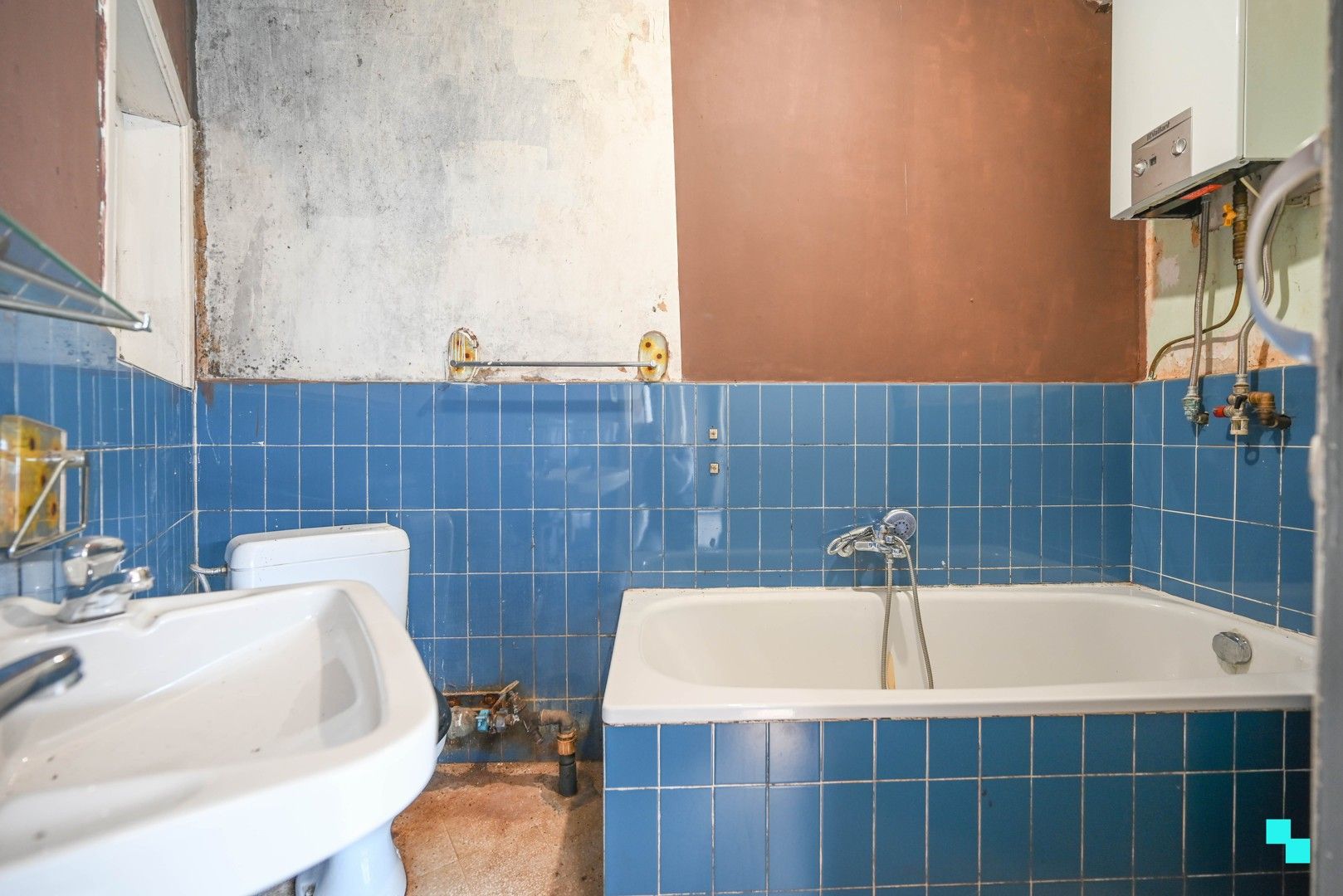 Landelijk gelegen, te renoveren woning op 1.767m² perceel foto 9