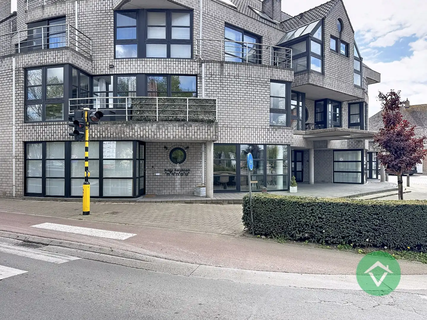 Volledig gerenoveerd handelspand met woonst en garage te Koekelare foto 31