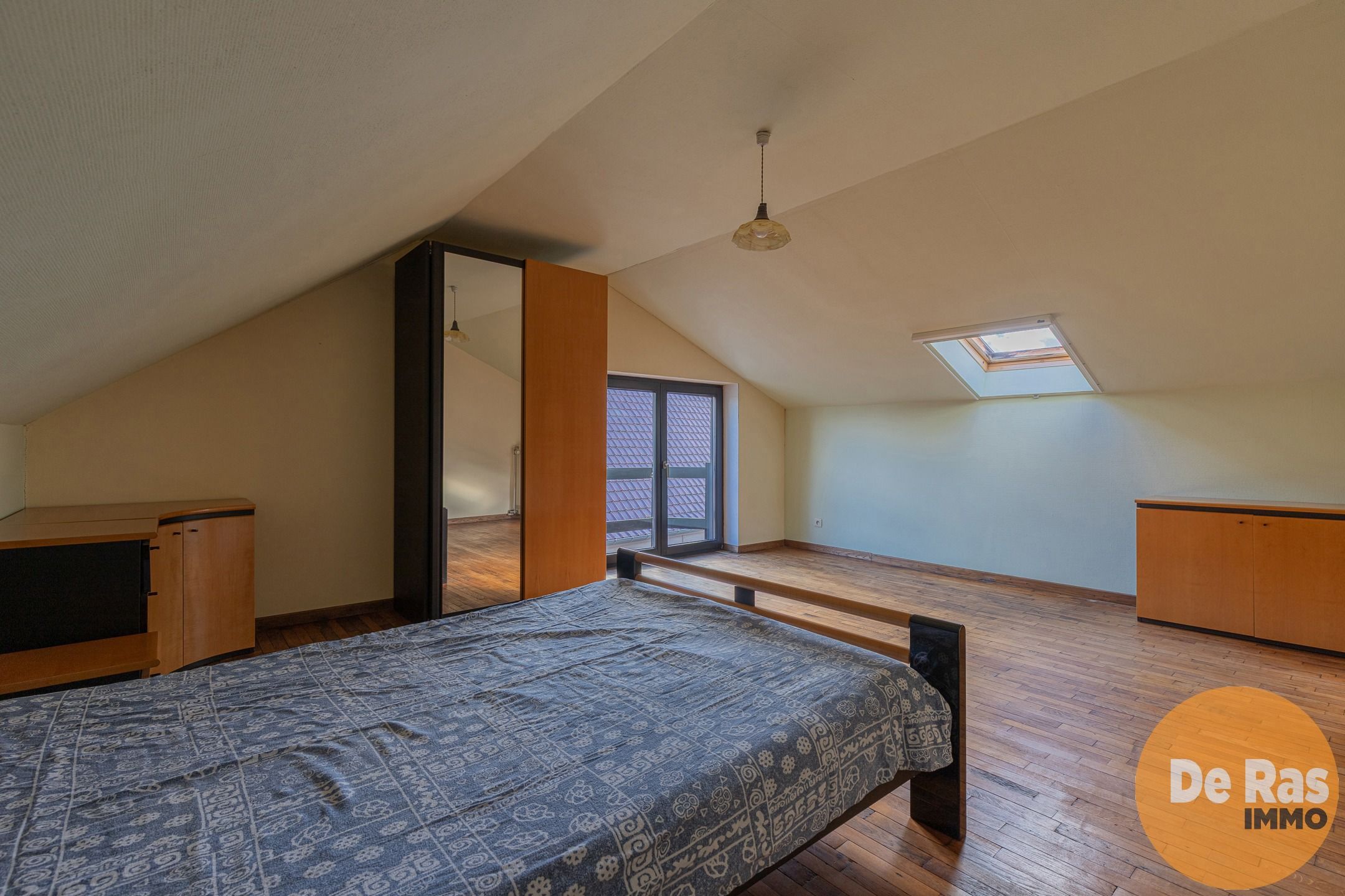 HERZELE - Degelijke 3-gevelwoning met tuin foto 17