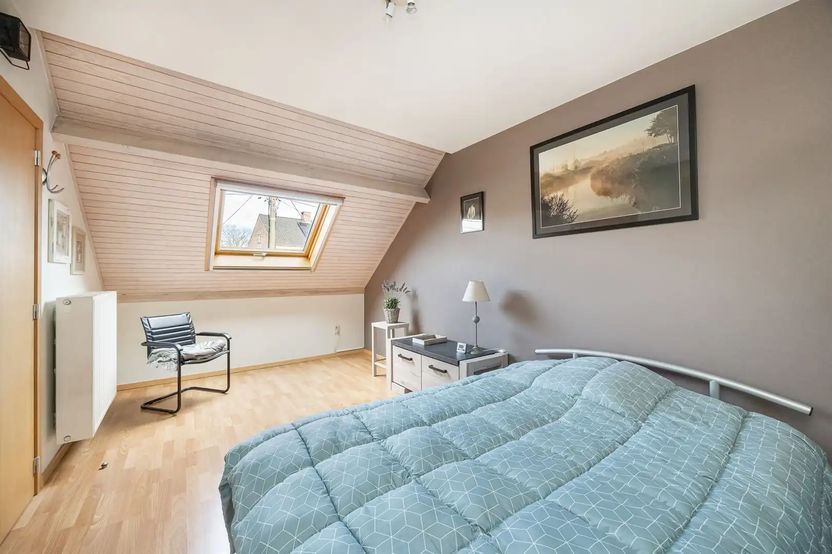 Instapklare woning met tuin en garage. foto 15