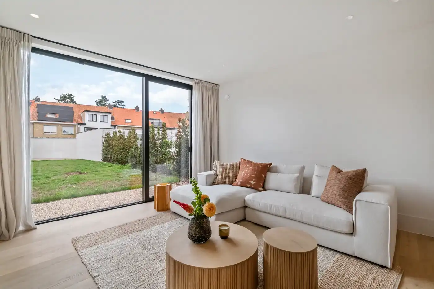 Instapklare ruime nieuwbouwwoning met 4 slaapkamers nabij het centrum en de markt van Knokke. foto 6