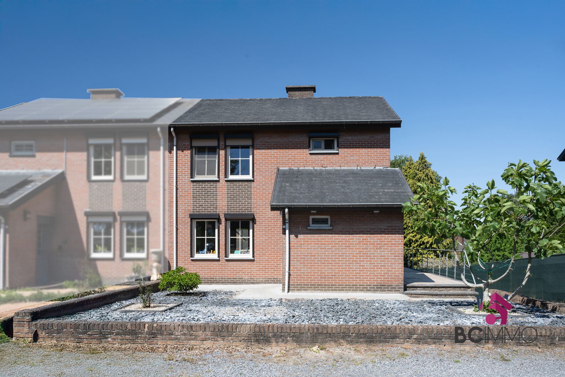 Instapklare woning  met 3 slaapkamers, airco en diepe tuin foto {{pictureIndex}}