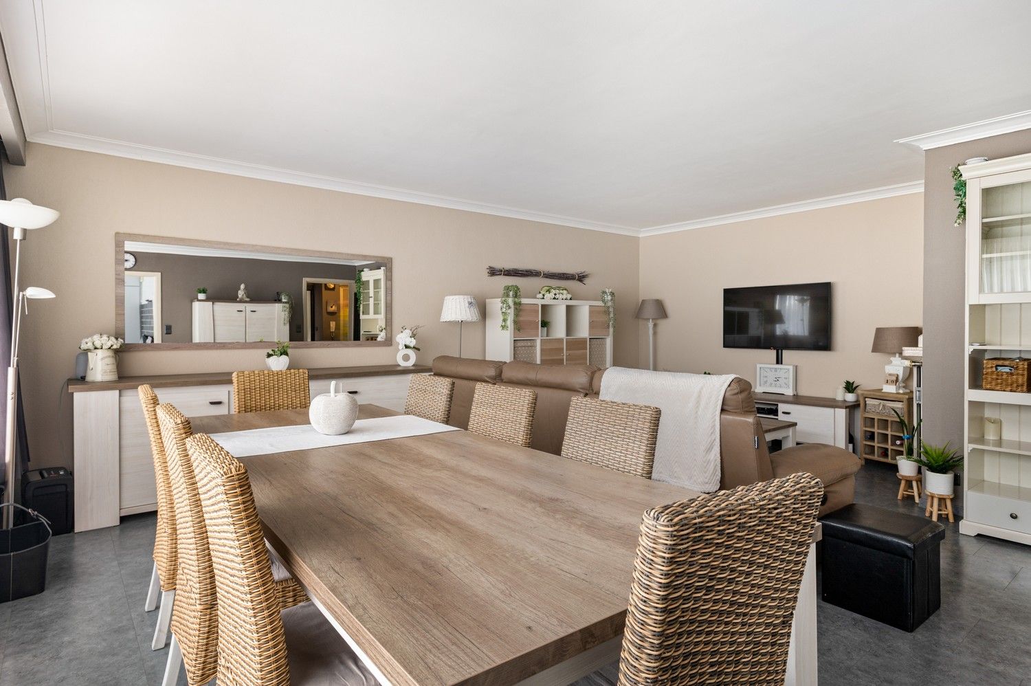 Gezellig appartement met 3 slaapkamers, een terras en garagebox in Deurne! foto 3