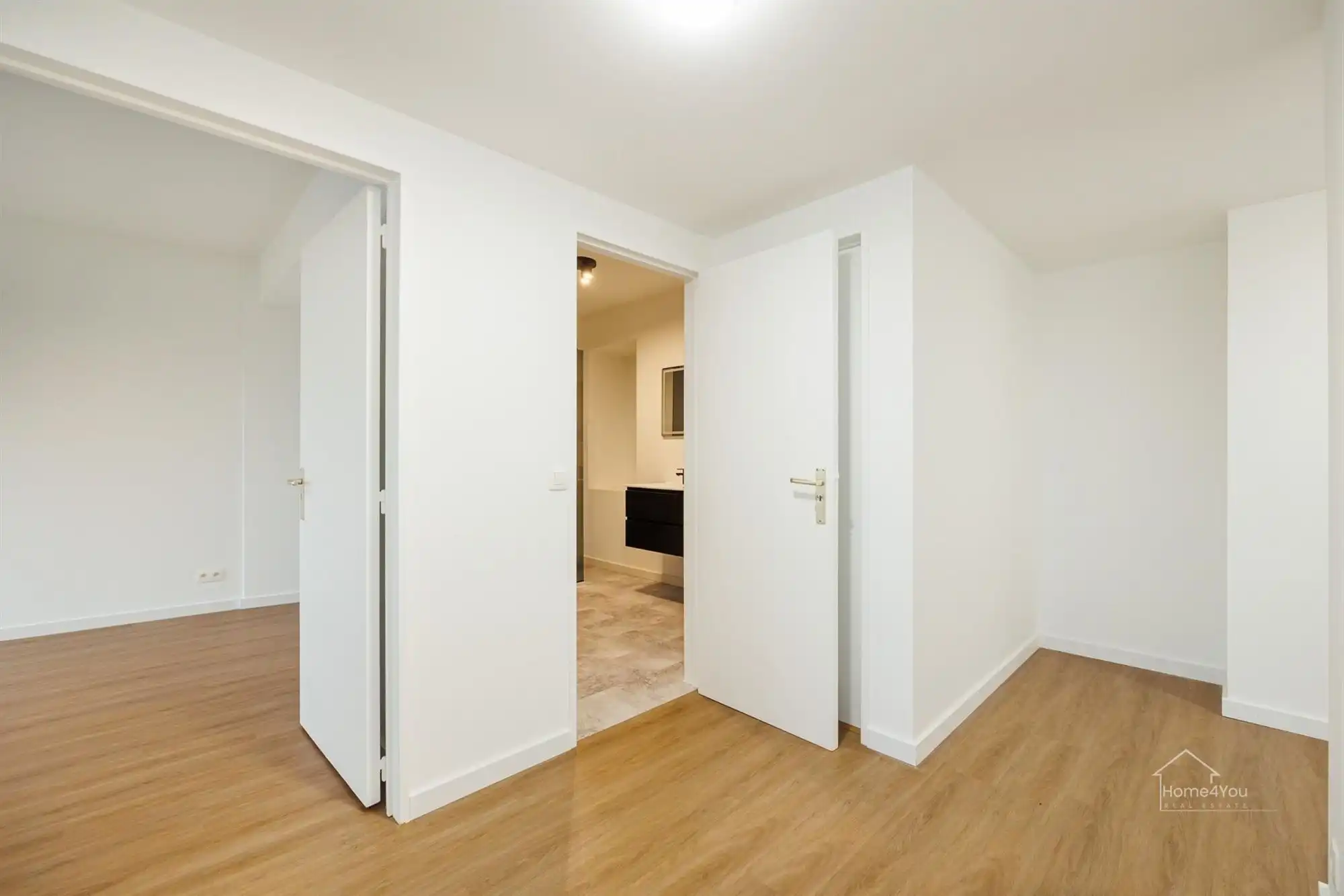 Ruim en gerenoveerd 3-slaapkamerappartement met 2 terrassen foto 9