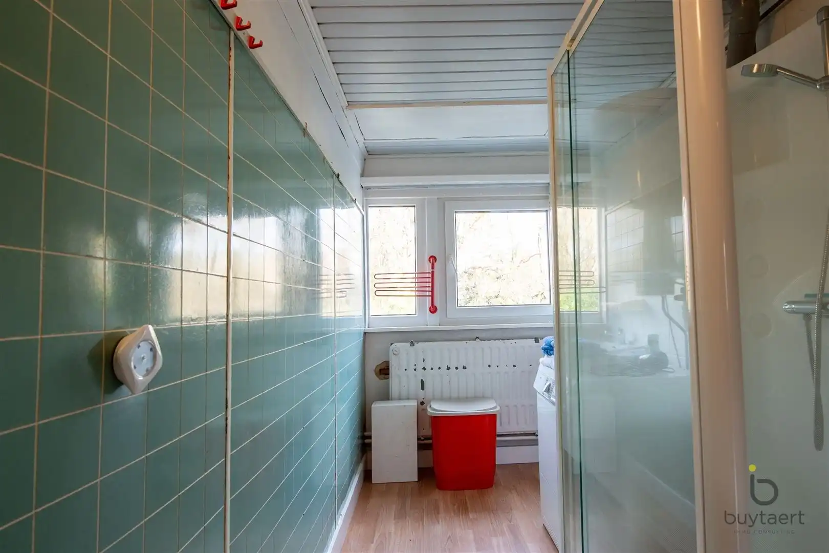 Veel renovatiepotentieel in ruime rustig gelegen familiewoning midden in het groen! foto 37