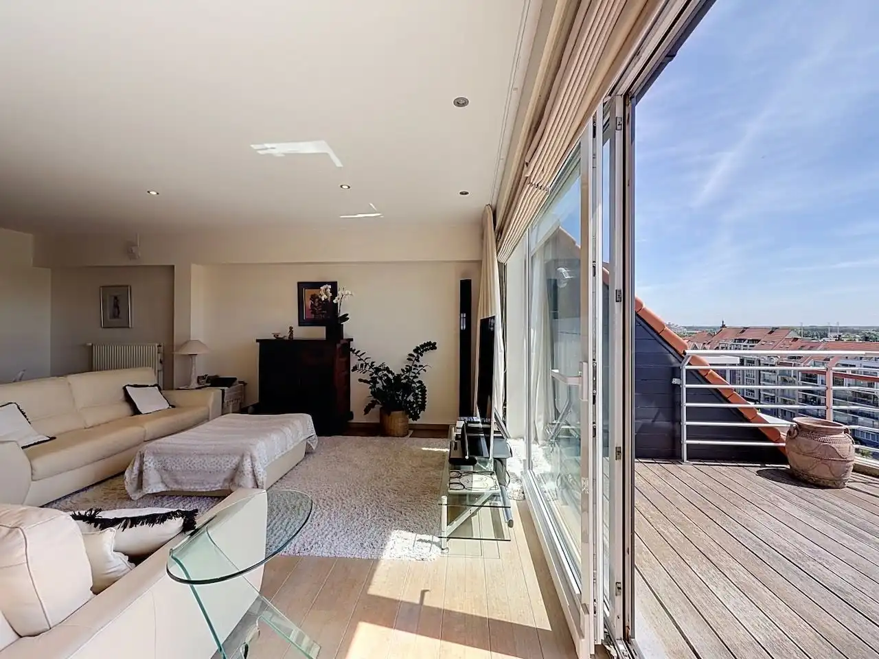 Exclusief duplex dakappartement met panoramisch uitzicht foto {{pictureIndex}}