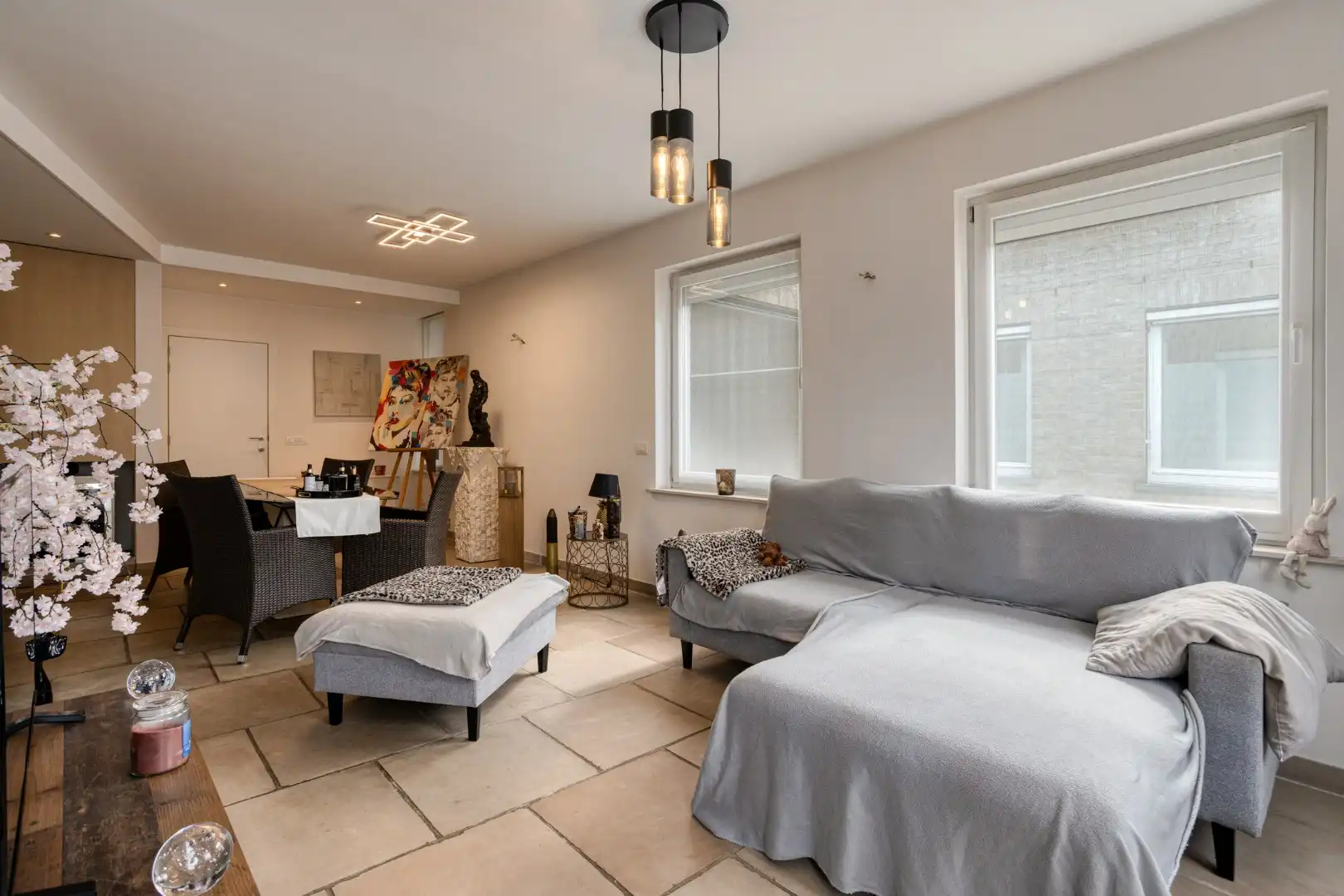 Lichtrijk, gelijkvloers appartement of handelsruimte met woonst! foto 8