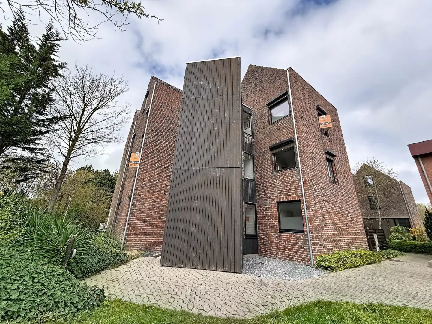 Op te knappen duplex appartement met 1 slaapkamer nabij de havengeul foto {{pictureIndex}}