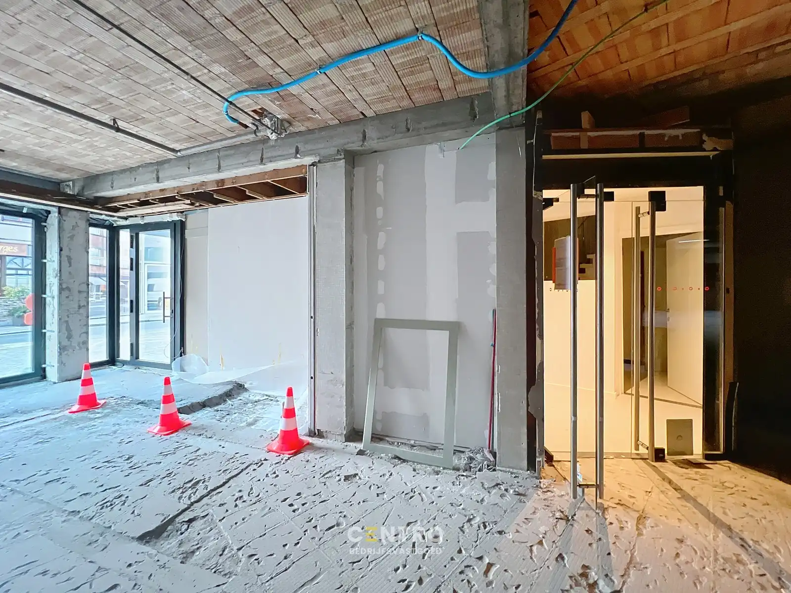 Casco handelsgelijkvloers (± 175m²) met stockruimte (±90m²), verdere afwerking in onderling overleg! foto 6