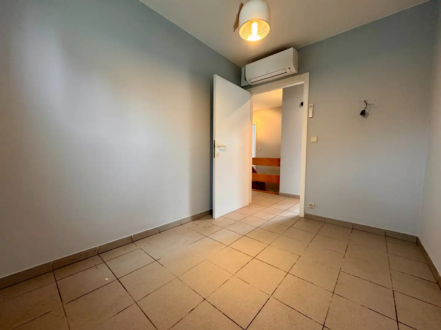 Ruim en lichtrijk appartement met 3 slaapkamers in Koolskamp foto 14