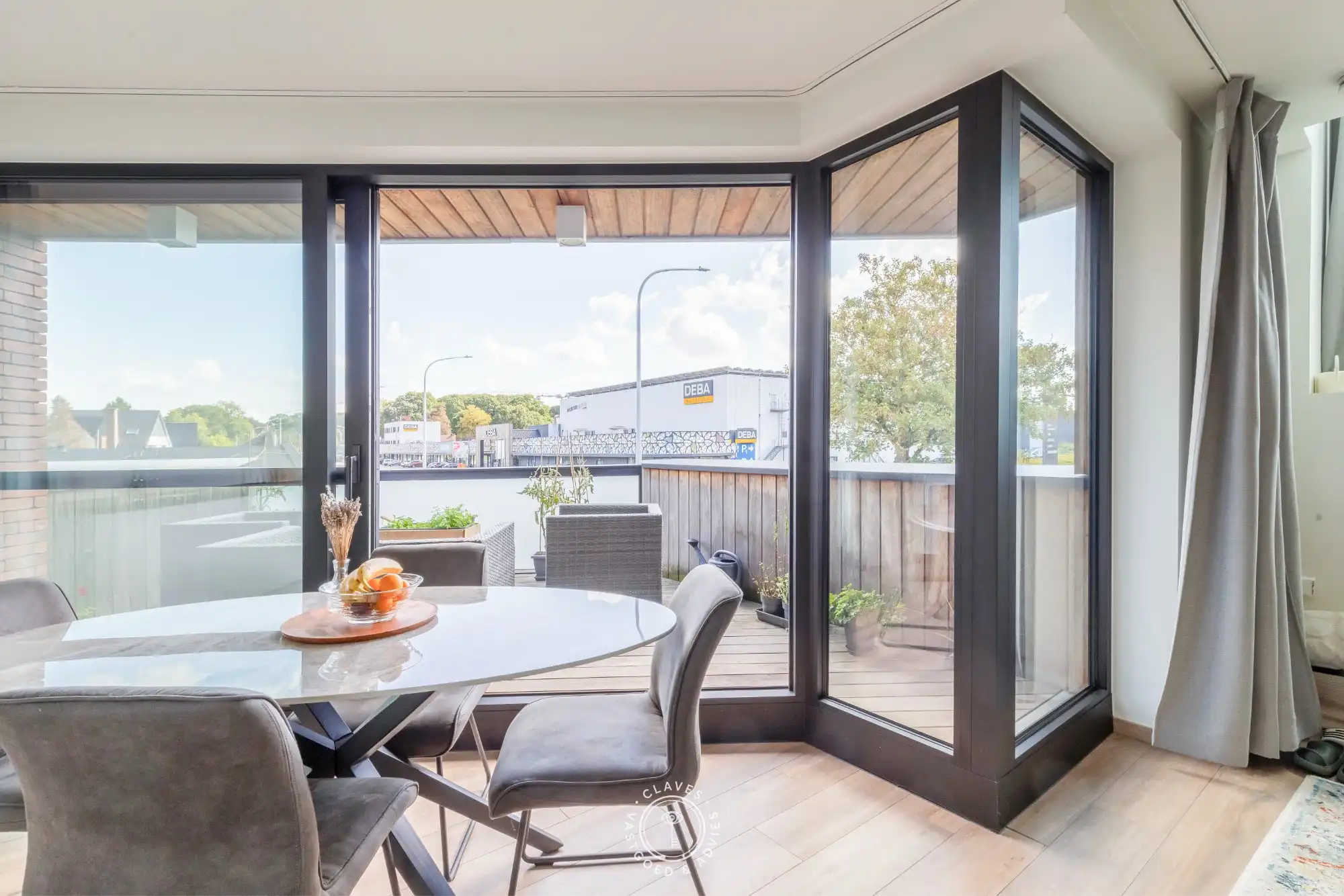 Modern kantoorgebouw met verhuurd appartement op uitstekende zichtlocatie in Belsele foto 25