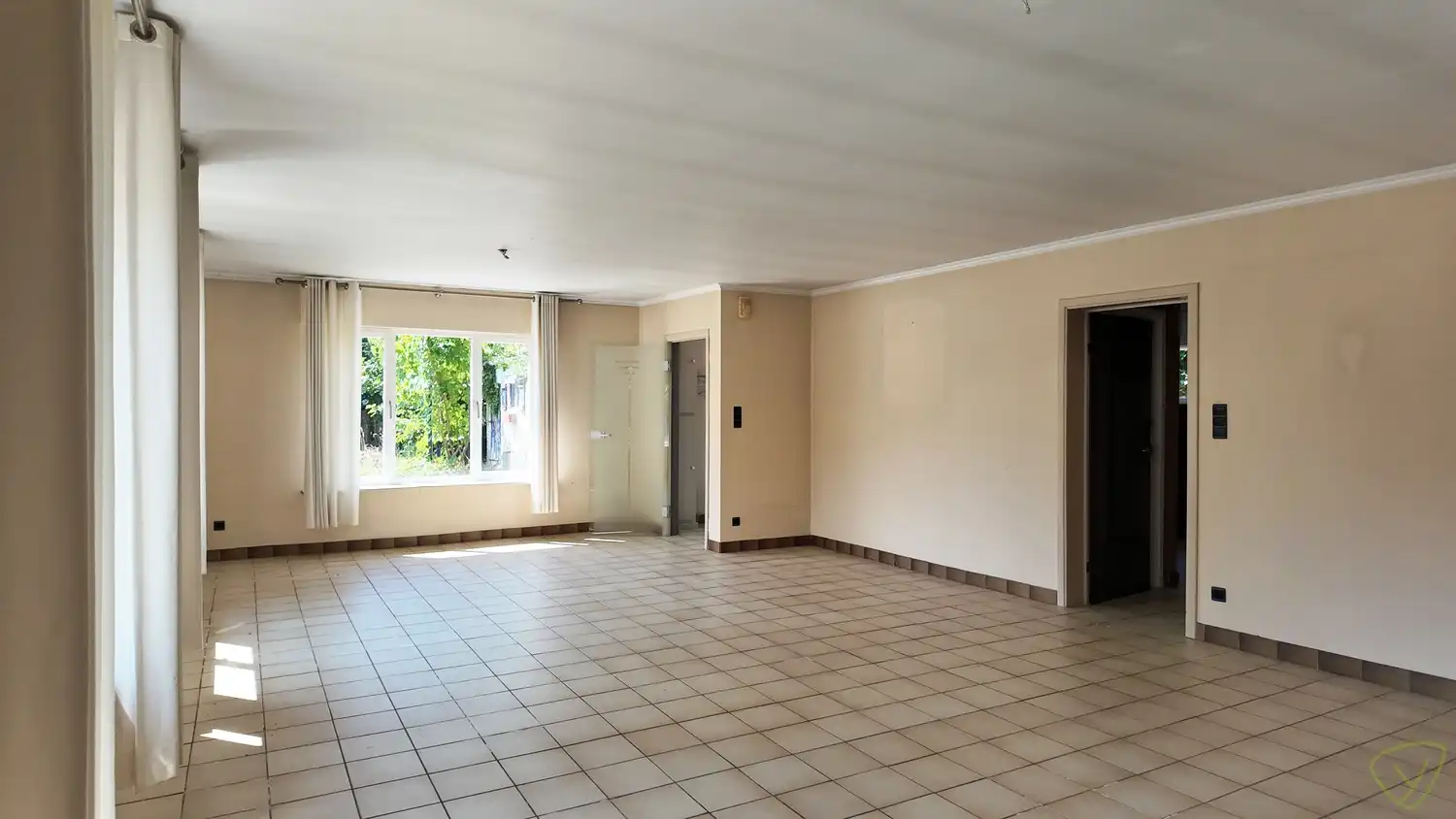 Te renoveren woning met weide op royaal perceel in Eeklo foto 6