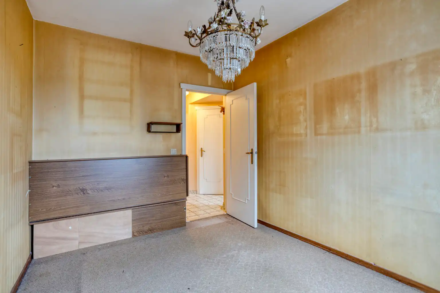 Te moderniseren hoekappartement met twee slaapkamers foto 15