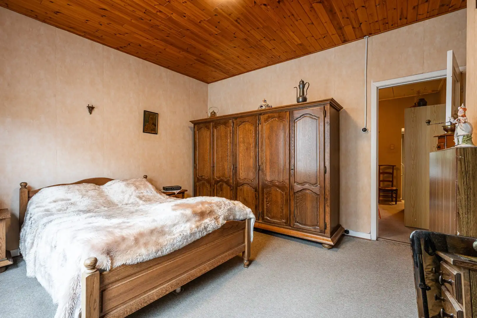 Te renoveren woning met verrassend veel ruimte, stadstuin en garagebox in Eeklo! foto 12