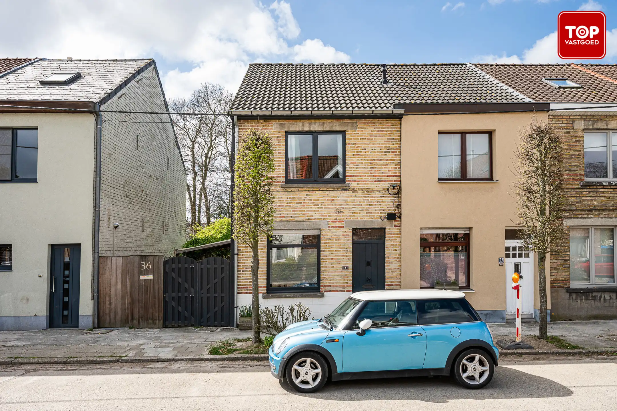 Op te frissen halfopen bebouwing met leuke tuin. foto 2