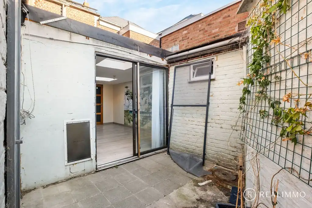Op te frissen woning met 3 slaapkamers en binnenkoer te Celles foto 10