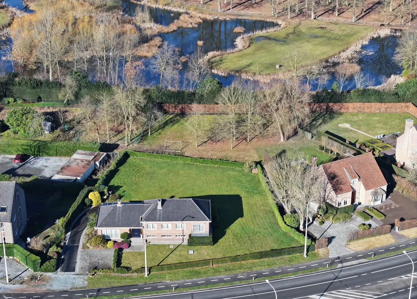 Veelzijdige eigendom op strategische locatie nabij Maastricht foto 3