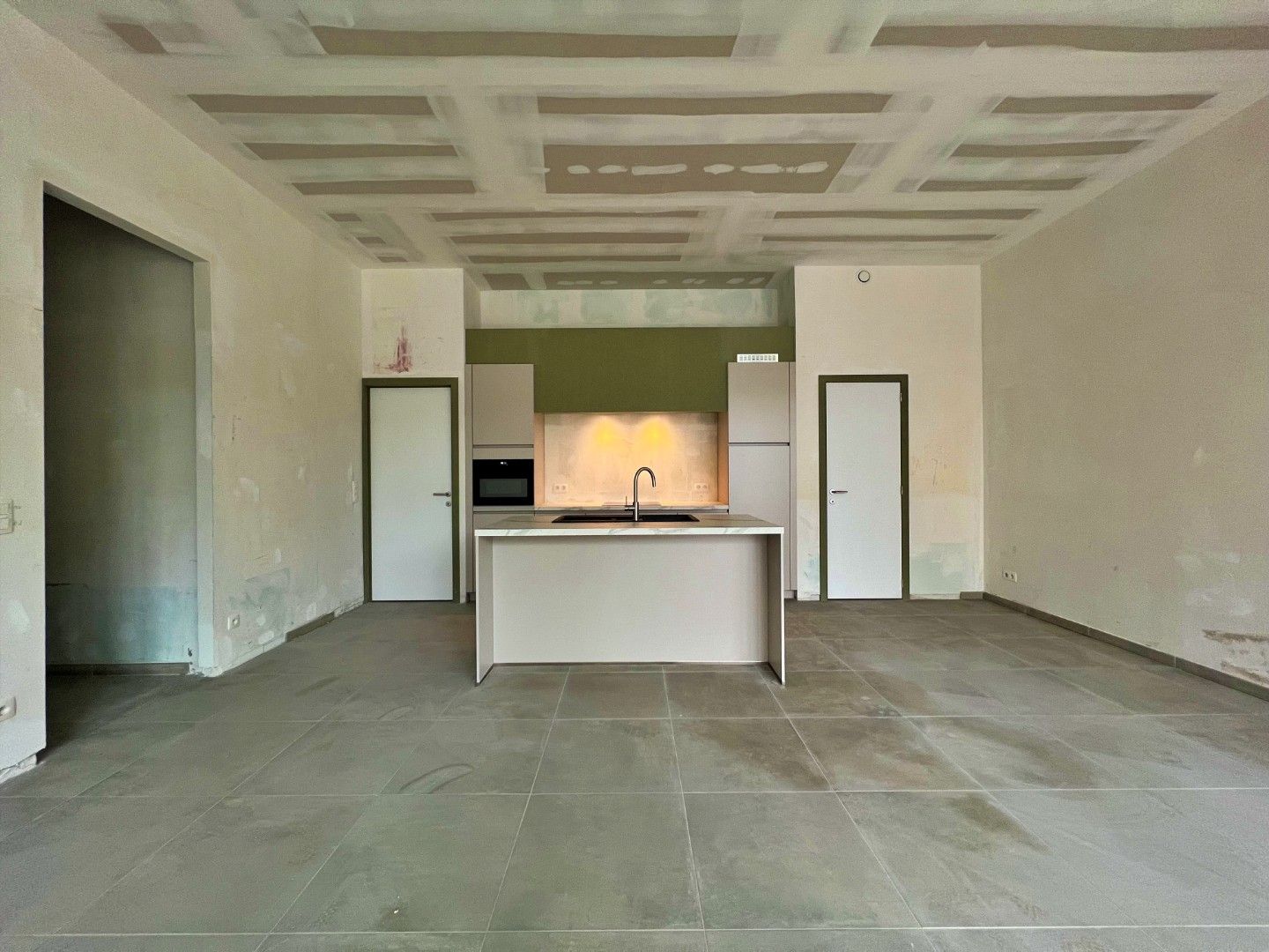 Gelijkvloers appartement met 2 slaapkamers in Mariakerke (106 m²) foto 4