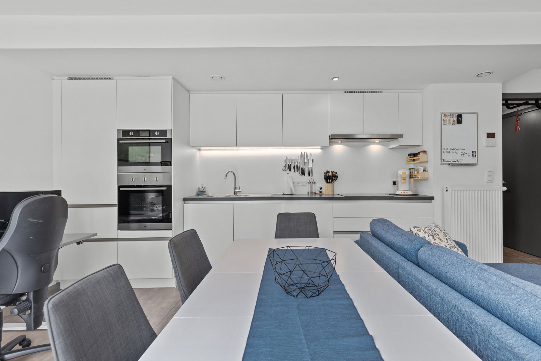 Modern 1-slpk. appartement met terras en parking foto 7