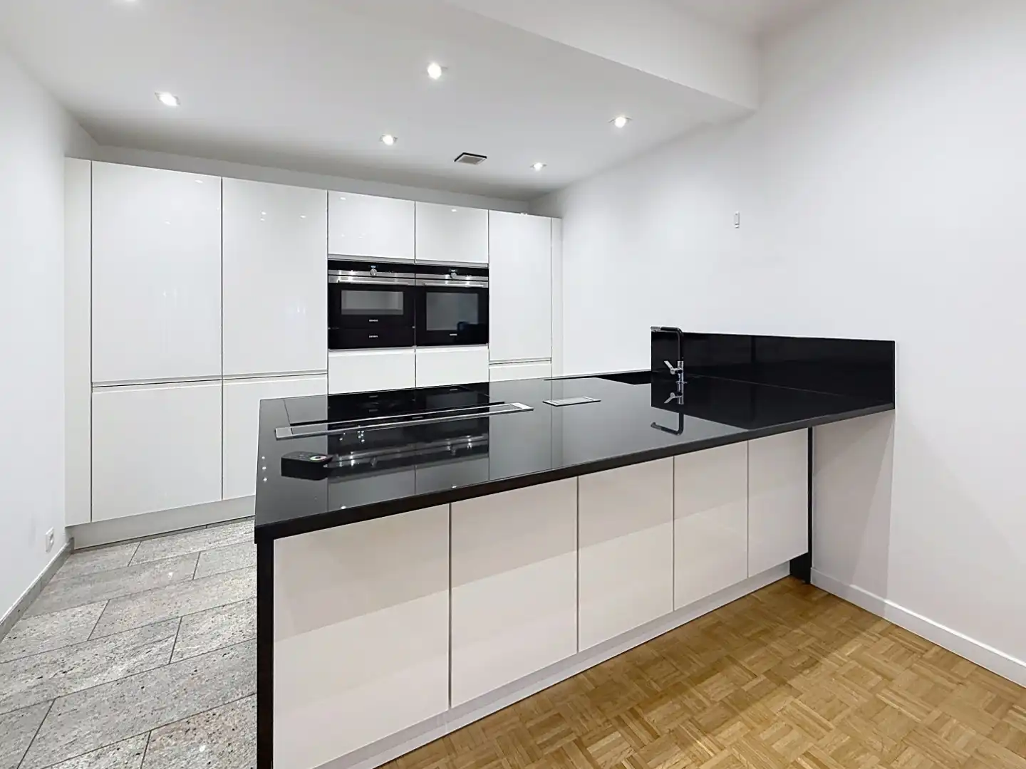 Luxueus appartement met 2 slaapkamers en 3 douchekamers foto 4